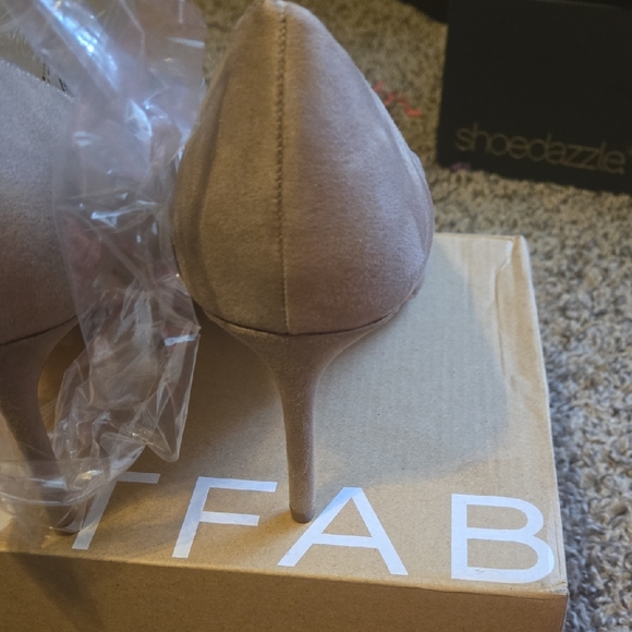 Just Fab Elegant Tan Women's Pumps - Picture 3 of 4